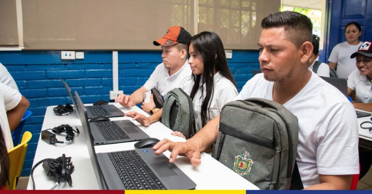 Universidad en el Campo; Revolucionando la Educación con Aula TIC en San Jacinto