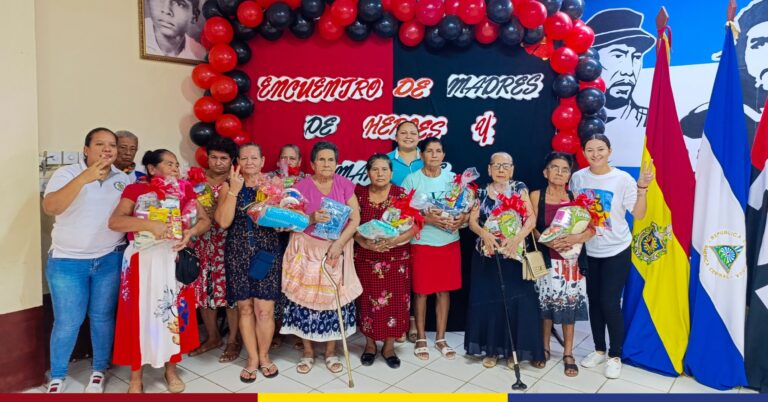 Encuentro Cultural con madres de nuestros Héroes y Mártires de la Revolución