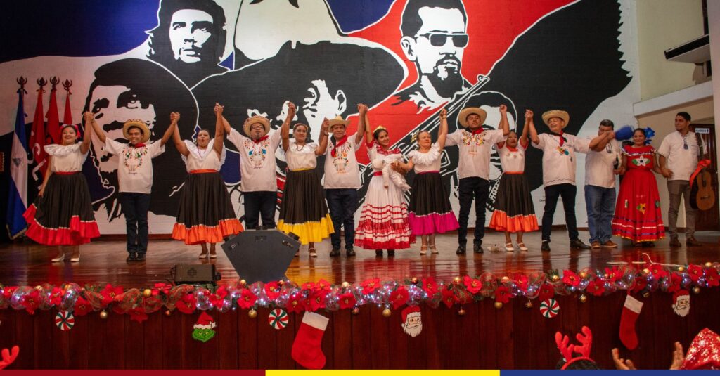 UNAN-León celebra Gala Navideña para cerrar un año de logros educativos revolucionarios